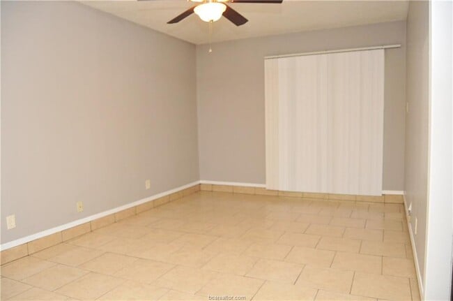 Building Photo - 1511 Pine Ridge Dr