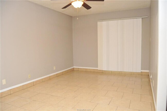 Foto del edificio - 1511 Pine Ridge Dr