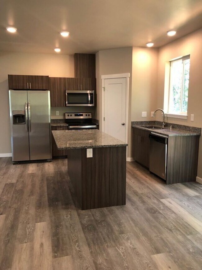 Building Photo - 1836 Eastgate Loop