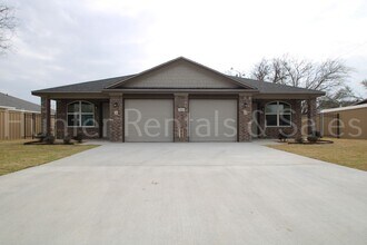 Building Photo - 505 Bonnie Dr