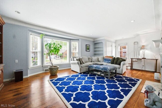 Foto del edificio - Beautiful 4-Bedroom Brick Colonial in University Heights