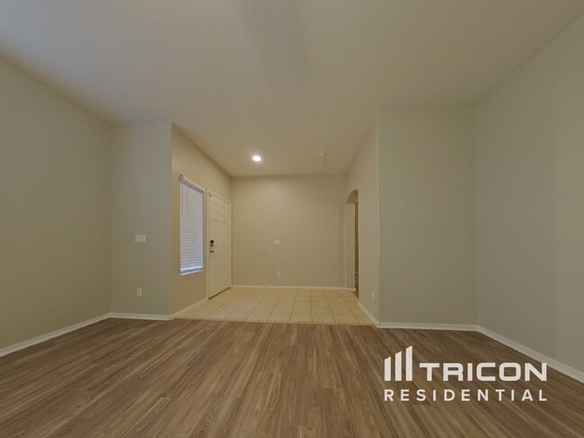 Building Photo - 4259 N 127th Dr