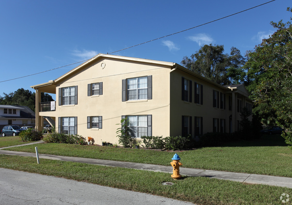 Building Photo - Carriage House