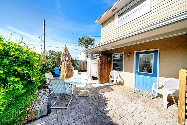 Building Photo - 114 Palm Beach Dr
