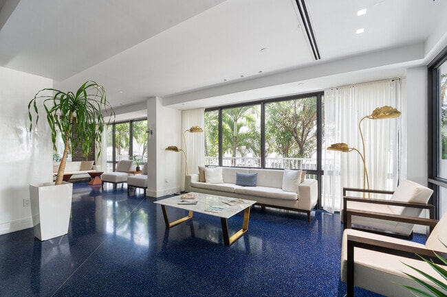 Building Photo - 4301 Collins Ave