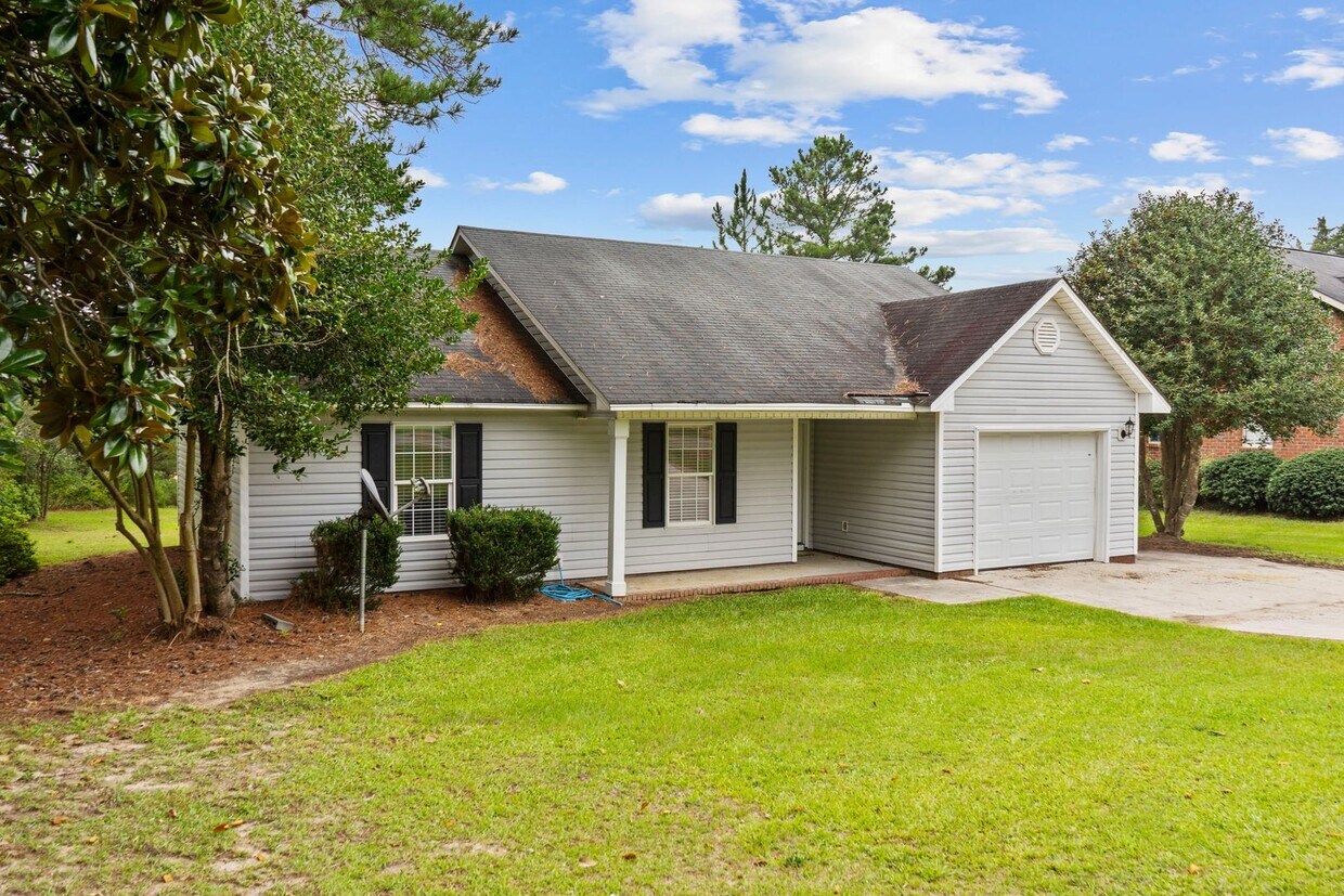 Primary Photo - 3bed/2bath Located Right on Campbells Campus!