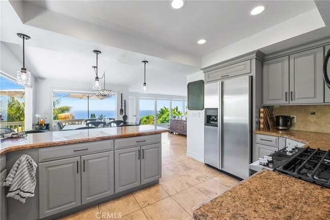 Building Photo - 875 Coast View Dr
