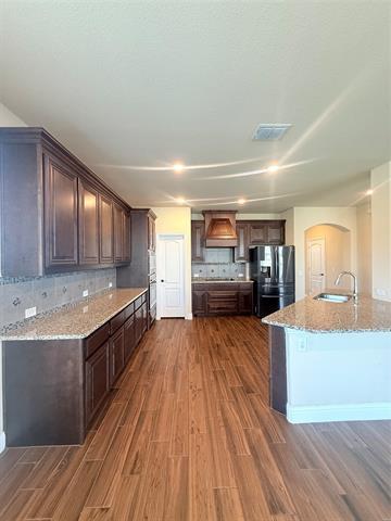 Foto del edificio - 10000 White Pine Dr