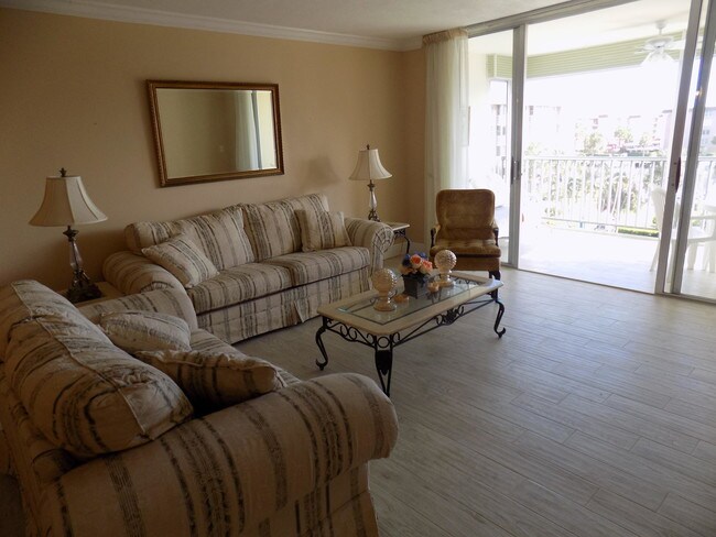 Foto del edificio - 900  Dogwood Drive 437