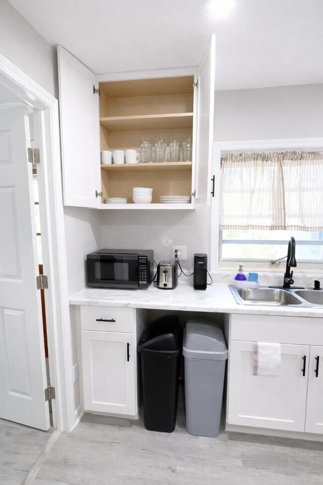 Foto del edificio - 807 Ave M SW