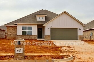 Building Photo - 627 Trails End Dr