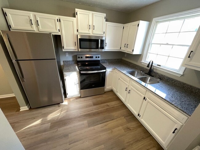 Building Photo - 17-21 Seminole Drive Tri-Plex