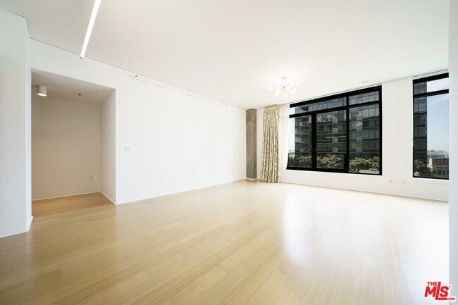 Foto del edificio - 1111 S Grand Ave
