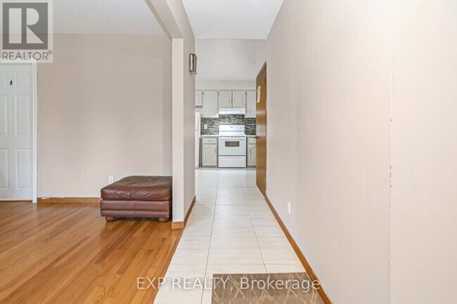 Building Photo - 115 Scenic Wood Crescent