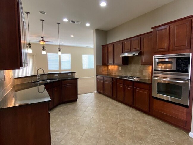 Building Photo - 4821 Ravello Dr