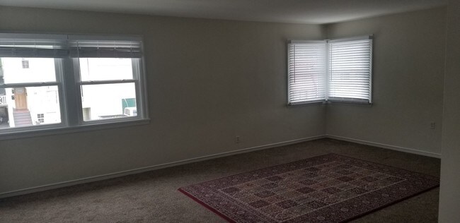 Building Photo - Upper level apartment in Downtown Vallejo