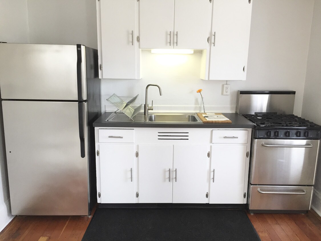 Kitchen - 930 89th Ave W