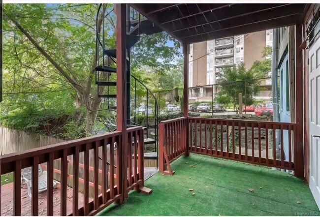 Foto del edificio - 3121 Corlear Ave
