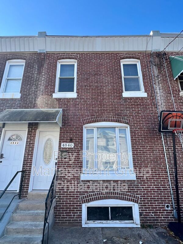 Building Photo - 4840 Unruh Ave