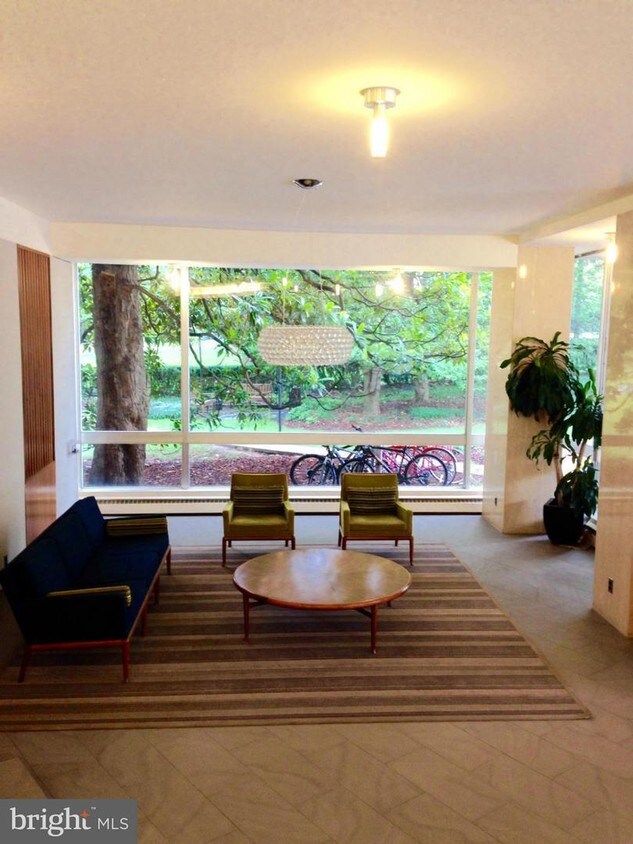 Main Lobby - 4200 Cathedral Ave NW