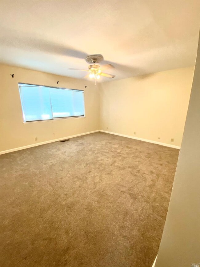 Building Photo - 723 Brookside Dr