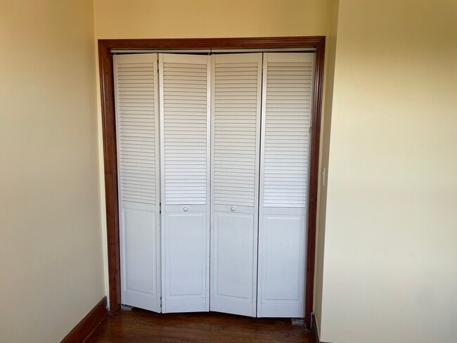 Bedroom Closet - 4922 N Kedzie Ave