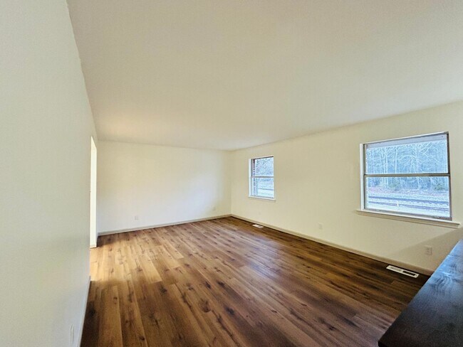 Building Photo - Beautiful Brick Ringgold Home