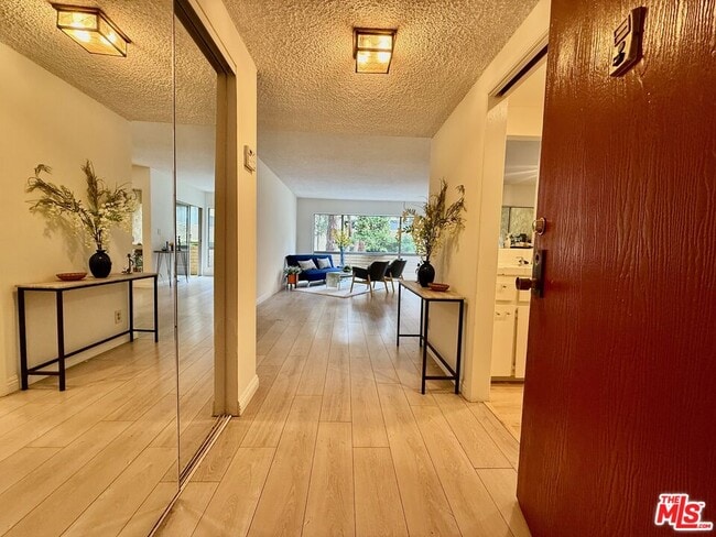 Building Photo - 5625 Green Valley Cir