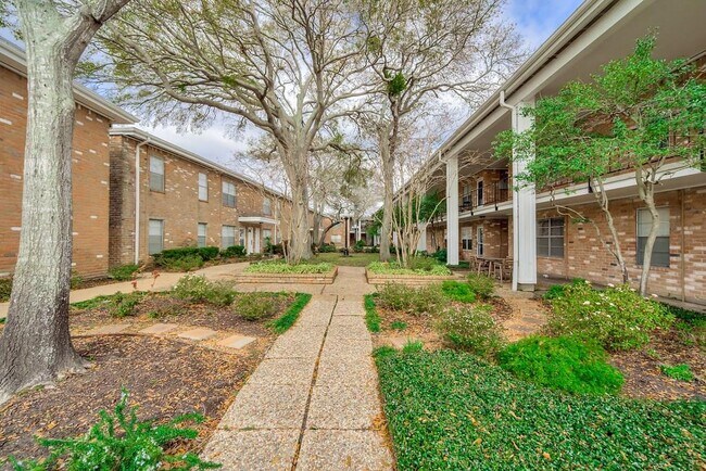 Building Photo - 3535 E NASA Pkwy