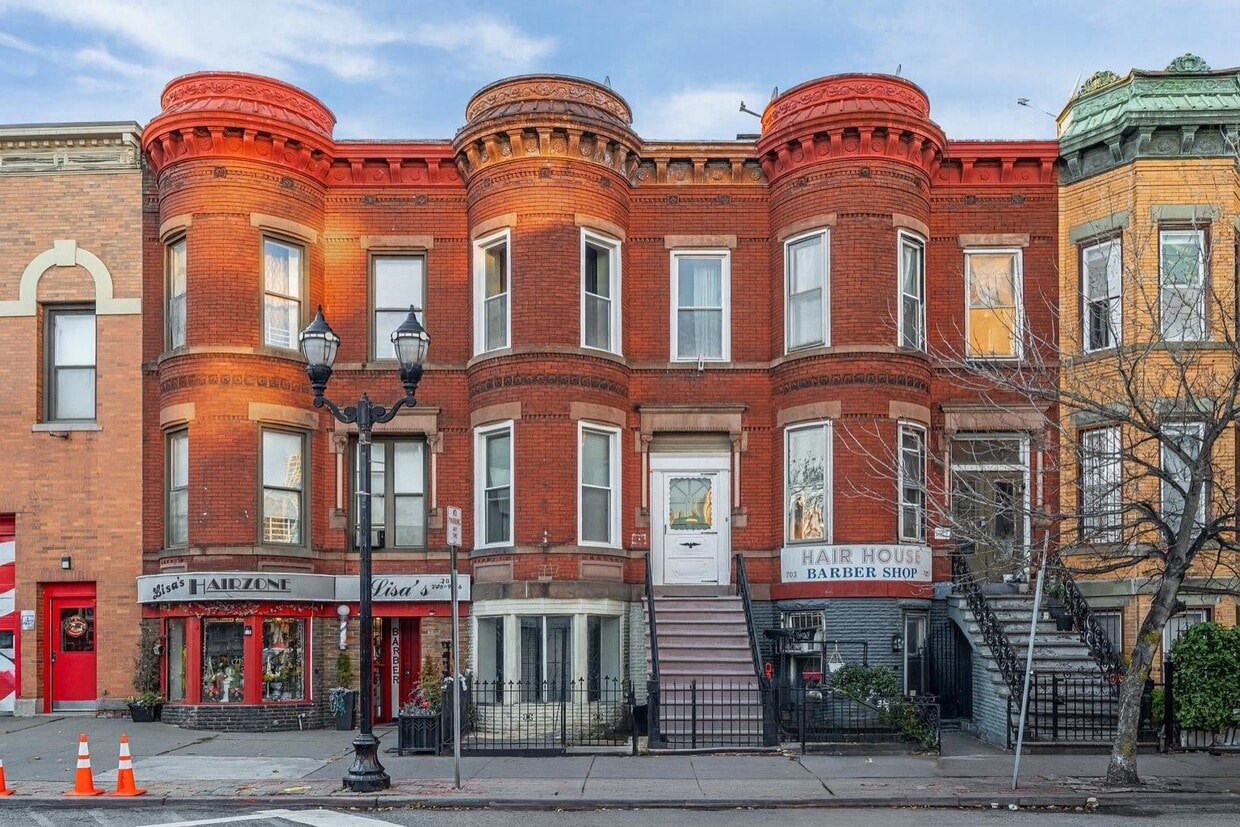 Primary Photo - 701 Bergen Ave