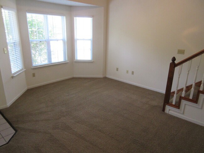 Foto del edificio - 4901-4903 W. Millbrook Dr.