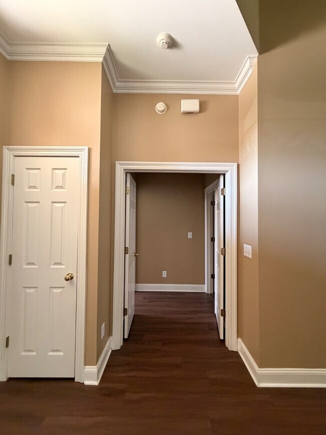 Building Photo - 9342 Wrens Way