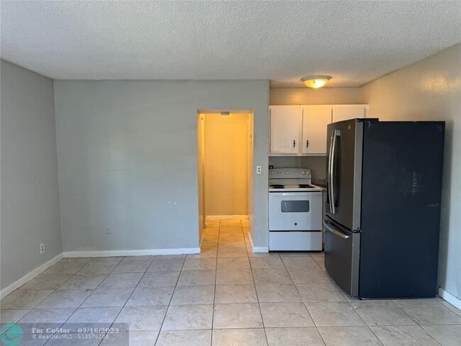 Building Photo - 5301 NW 18th Pl