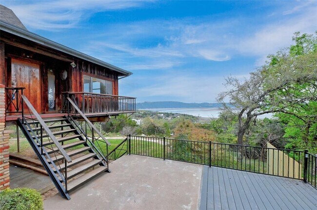 Building Photo - 14020 Skyline Dr