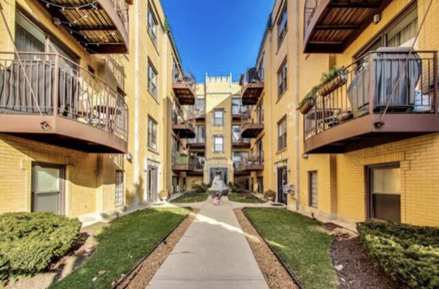 Foto del edificio - 3012 W Addison St