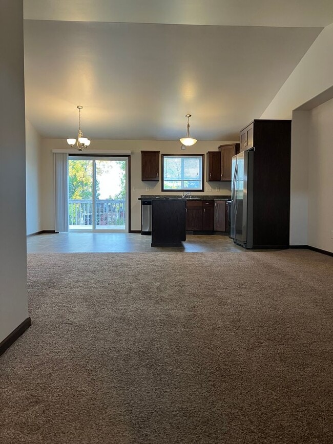 Building Photo - 3 Bed 2 Bath Twin Home