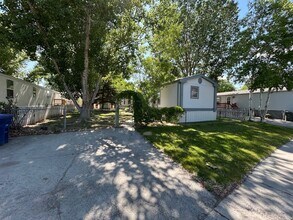 Building Photo - 124 Opal Dr