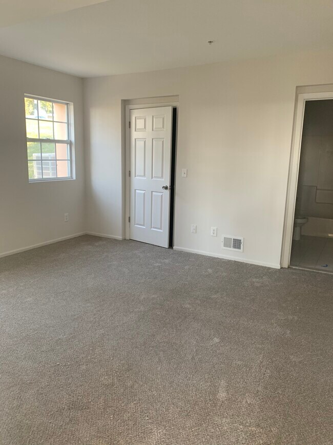 Master Bedroom - 705 Tallwood Ln