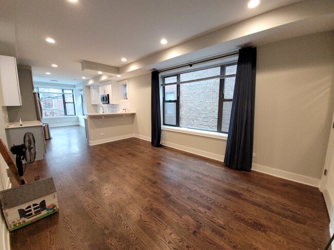 Foto del edificio - 5021 N Winchester Ave