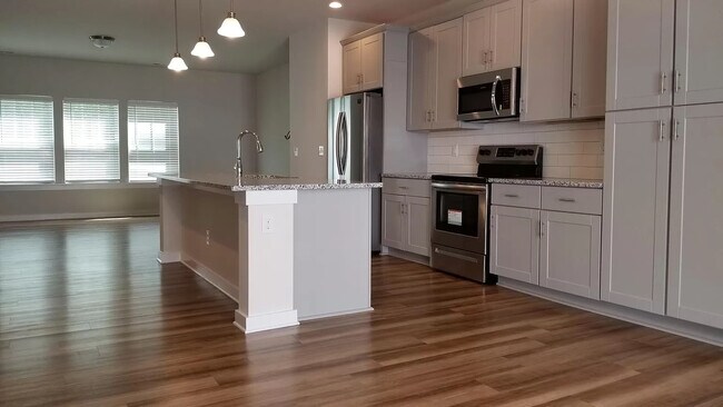 Foto del edificio - Room in Townhome on Sharon Towns Dr