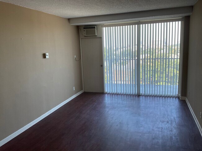 Building Photo - 1271 Poplar Ave