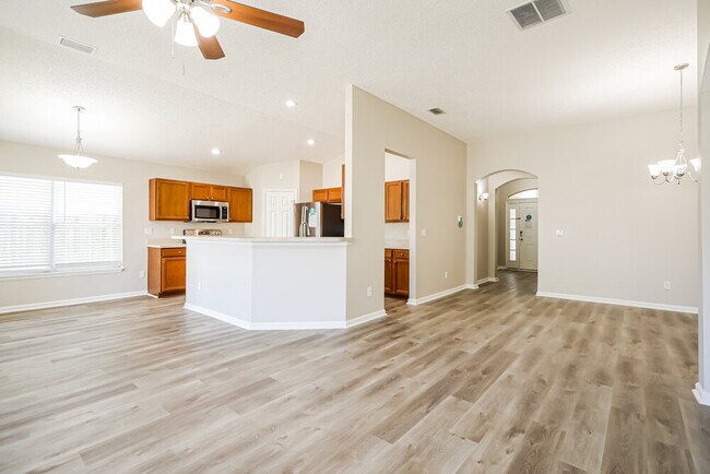 Foto del edificio - 8211 Stelling Dr