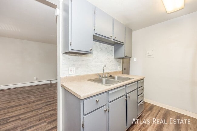 Building Photo - 849 S Union Blvd