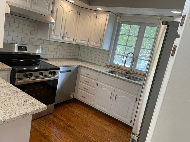 Building Photo - 3821 Davenport St