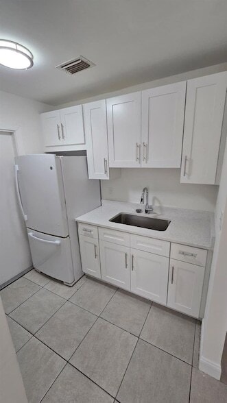 Foto del edificio - 632 W 2nd St