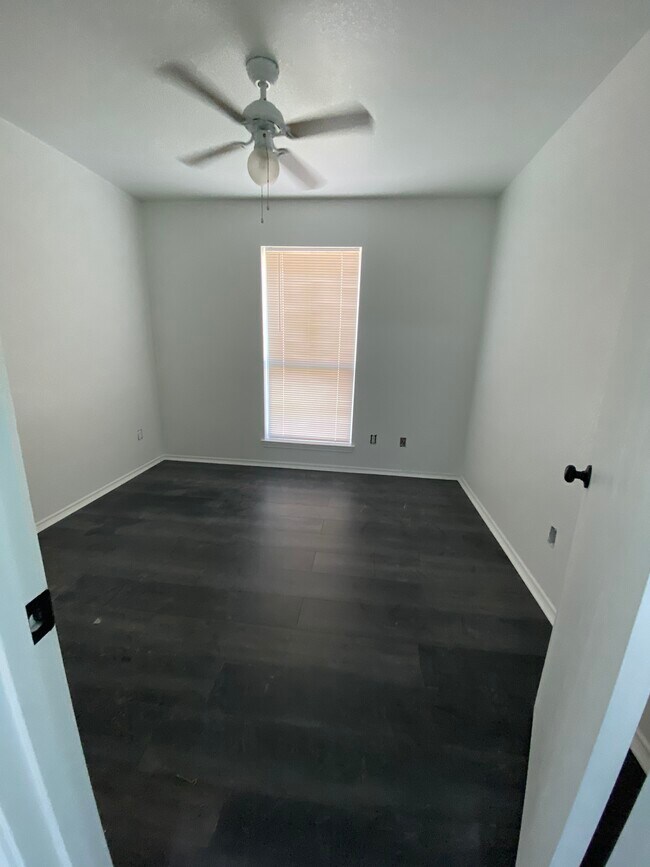 Foto del edificio - 3017 Hillsdale Ave