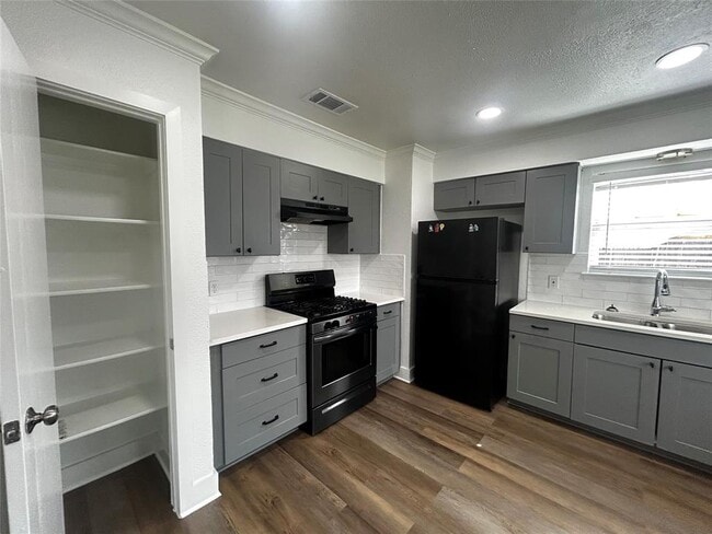 Building Photo - 5503 Burgundy Dr