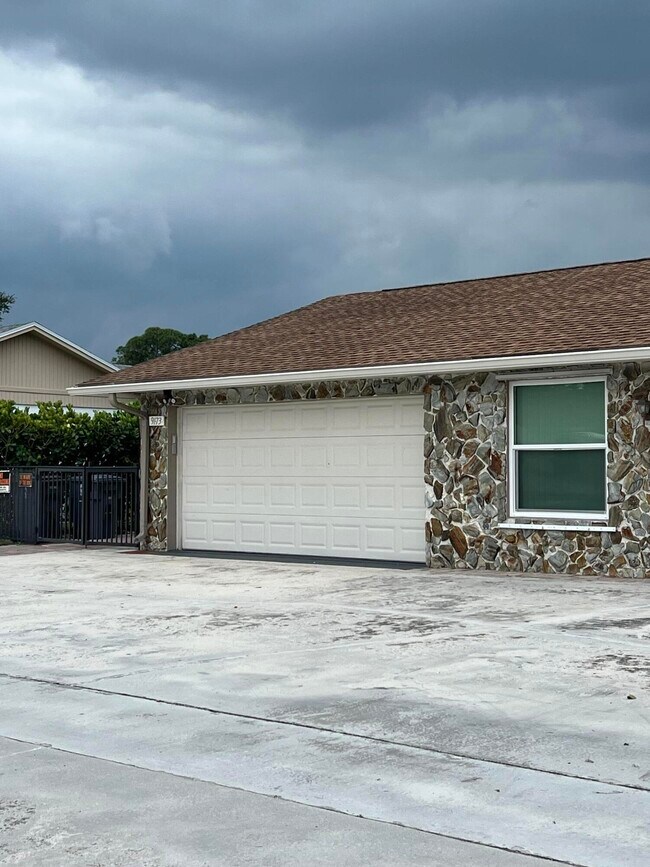 Foto del edificio - 9173 E Highland Pines Blvd