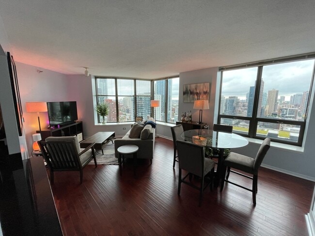 Building Photo - 400 N La Salle Dr