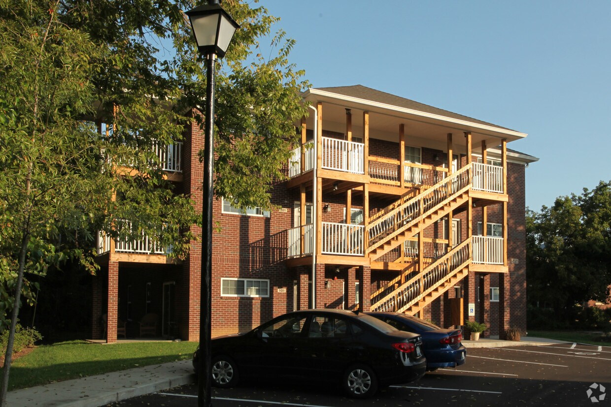 Foto del edificio - 2501 Gladstone Cir